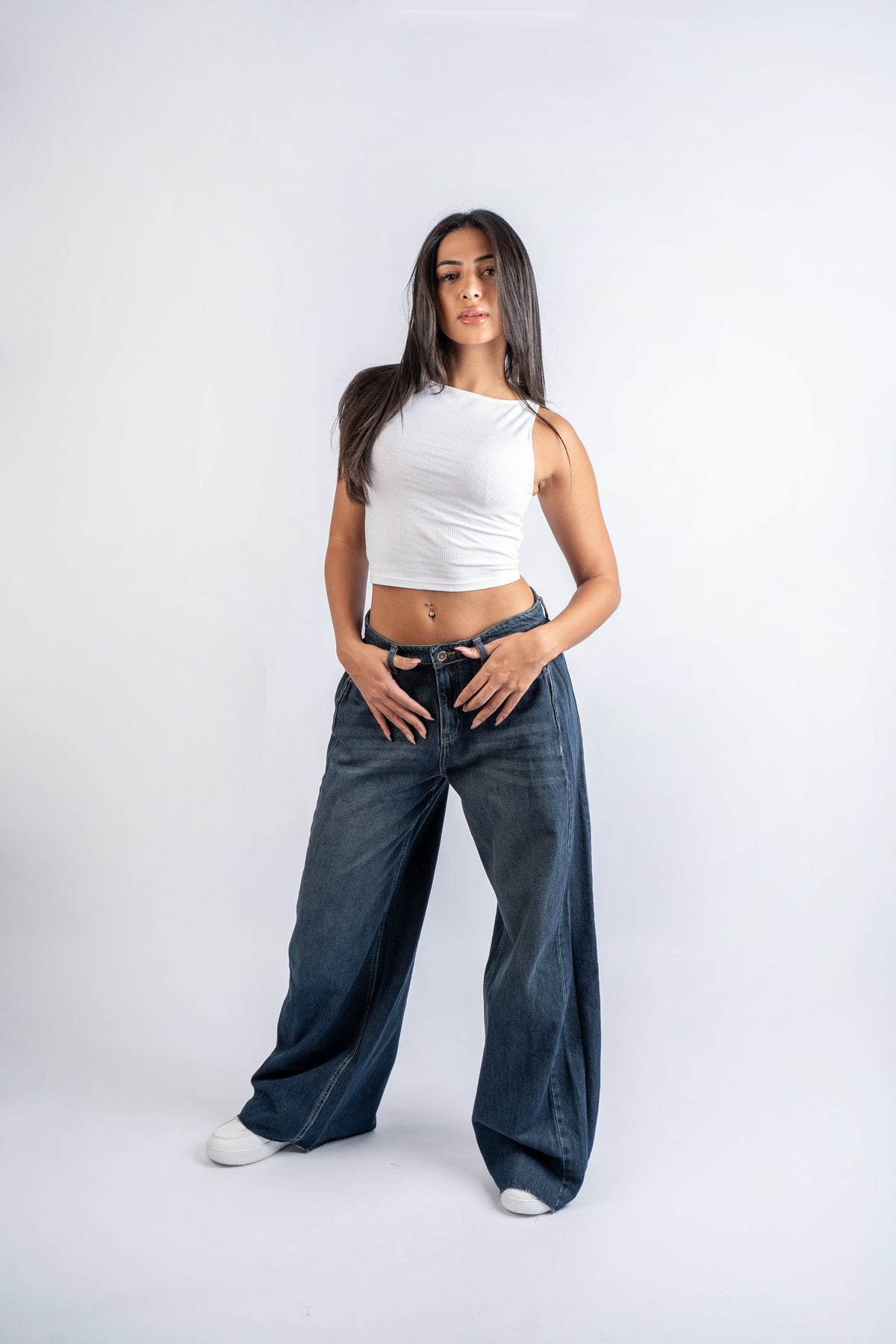 بنطال جينز واسع الساق بخصر مرتفع من Vantage