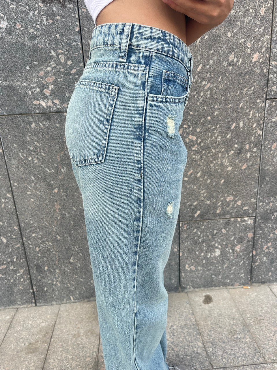 Hight-waist light acid wash straight leg jeans