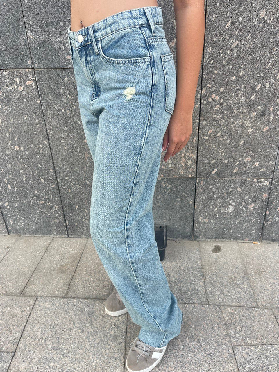 Hight-waist light acid wash straight leg jeans