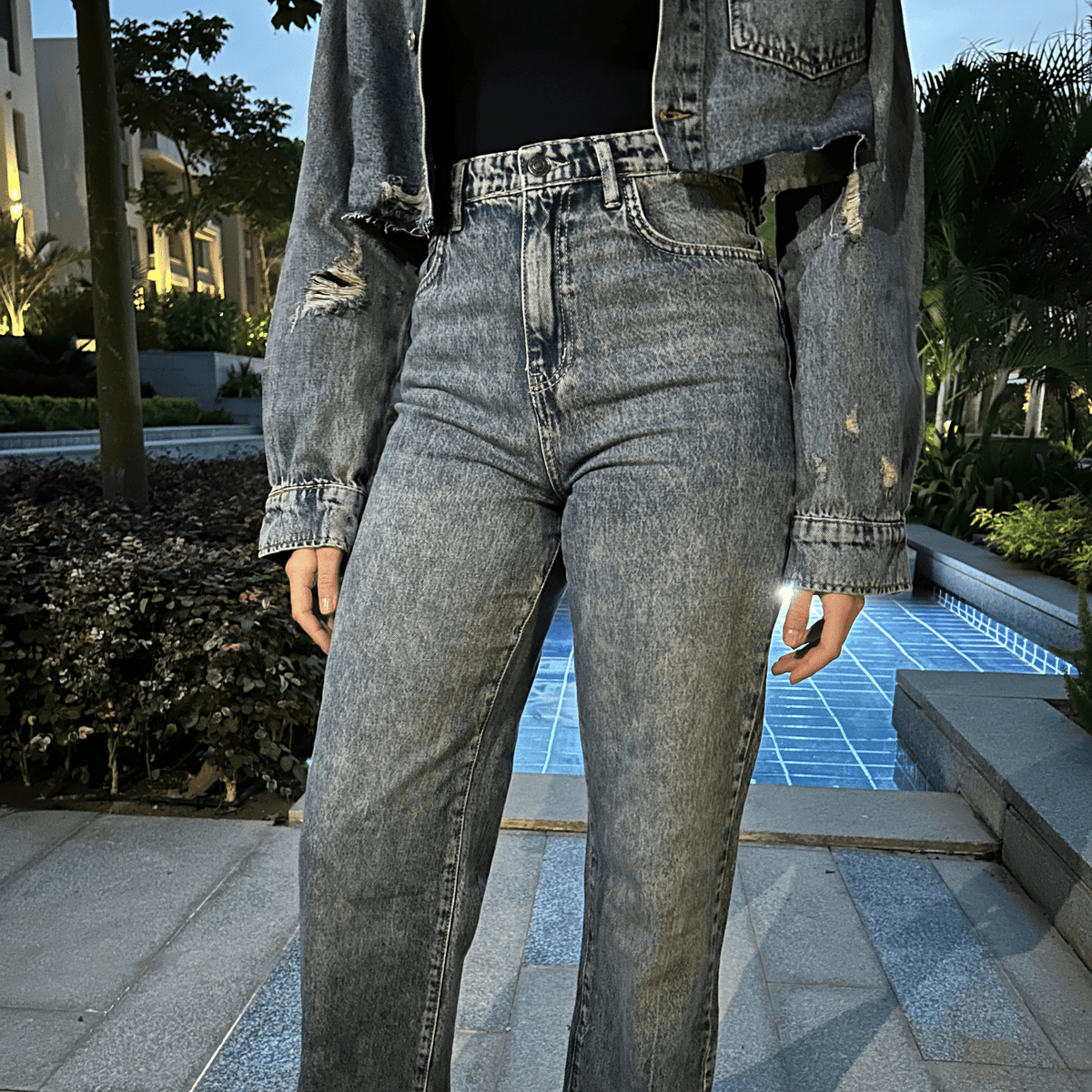 Straight-leg Jeans with a small slit