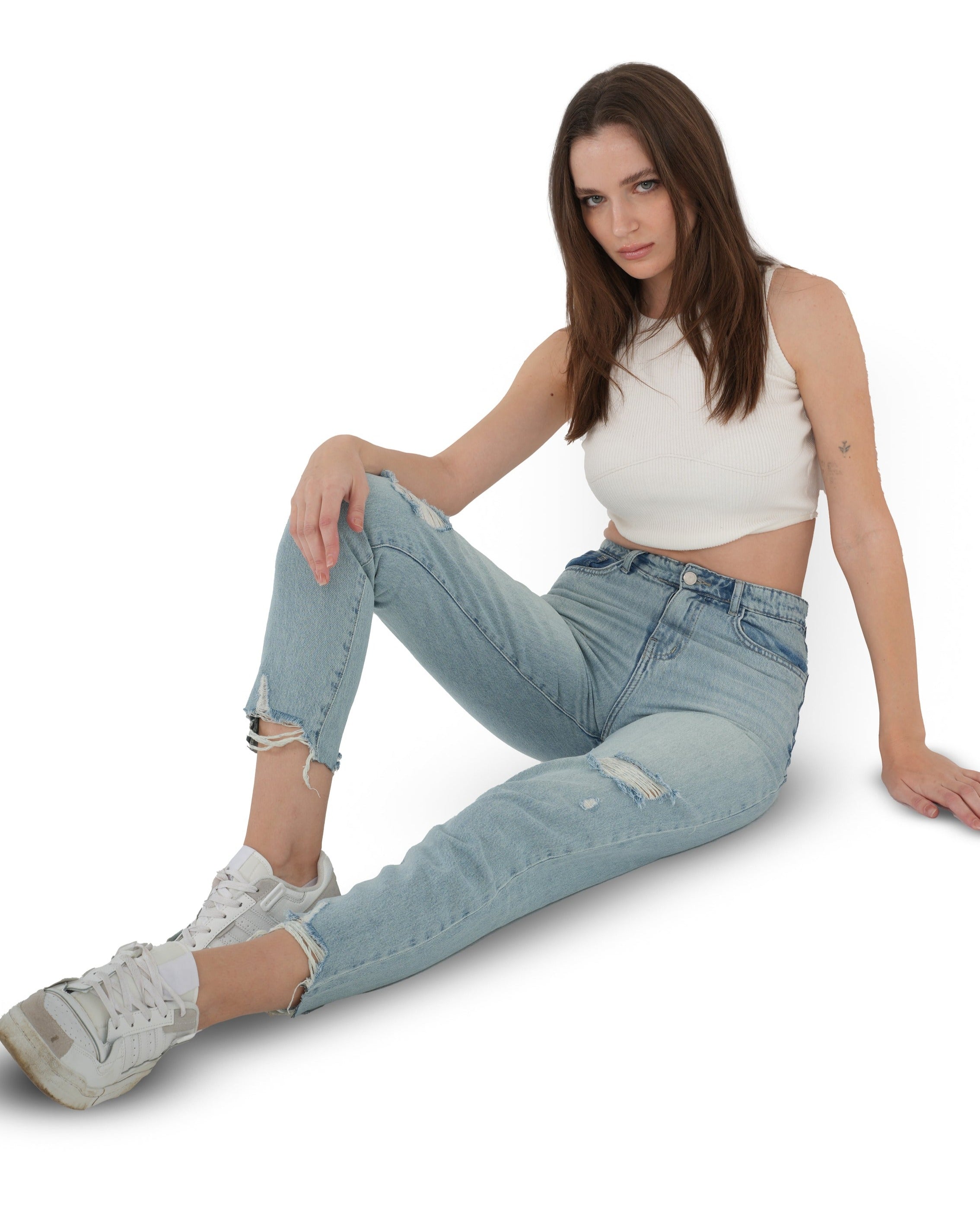 High-Waist Light Wash Mom Fit Jeans - Lioroucci