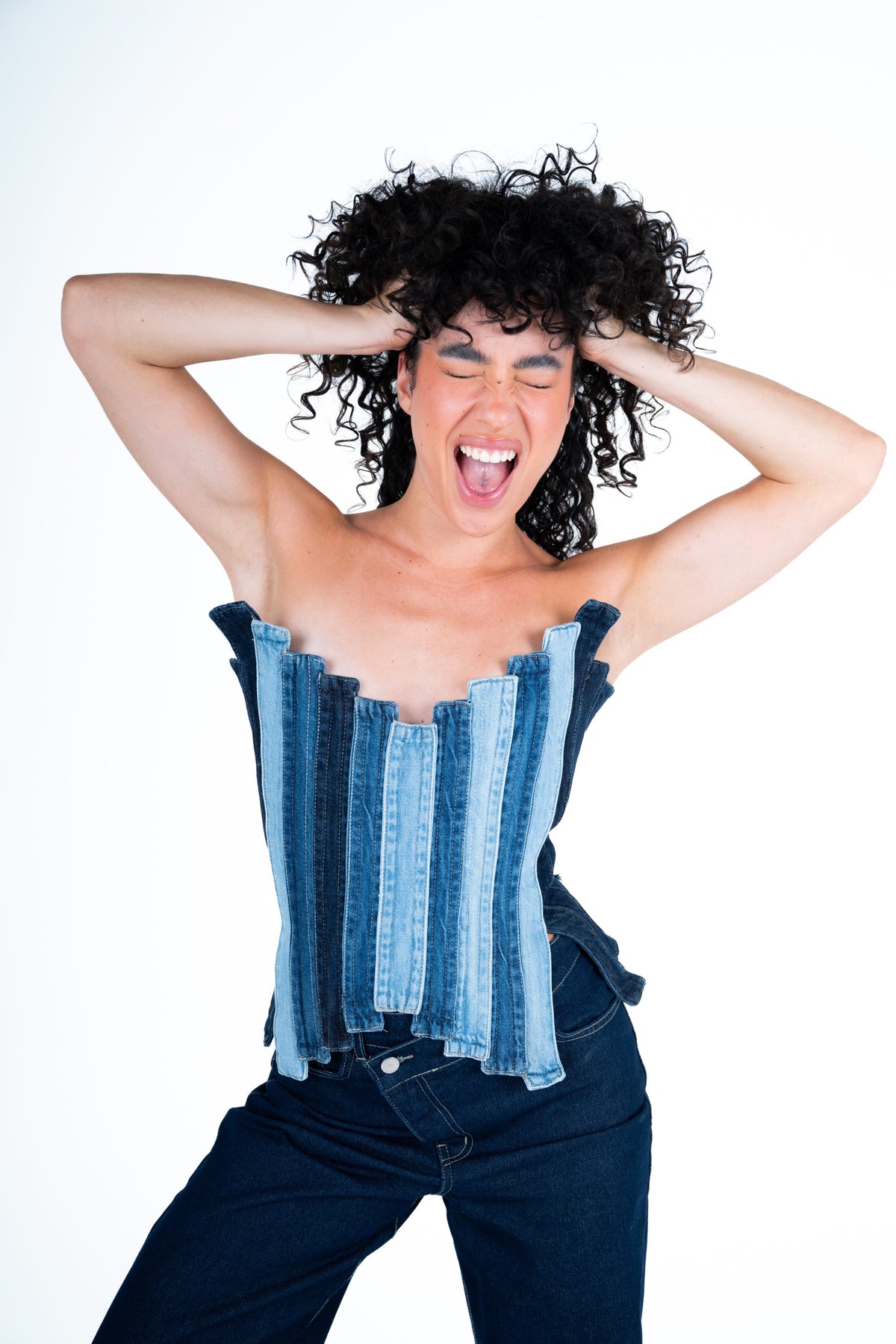 THE V CORSET