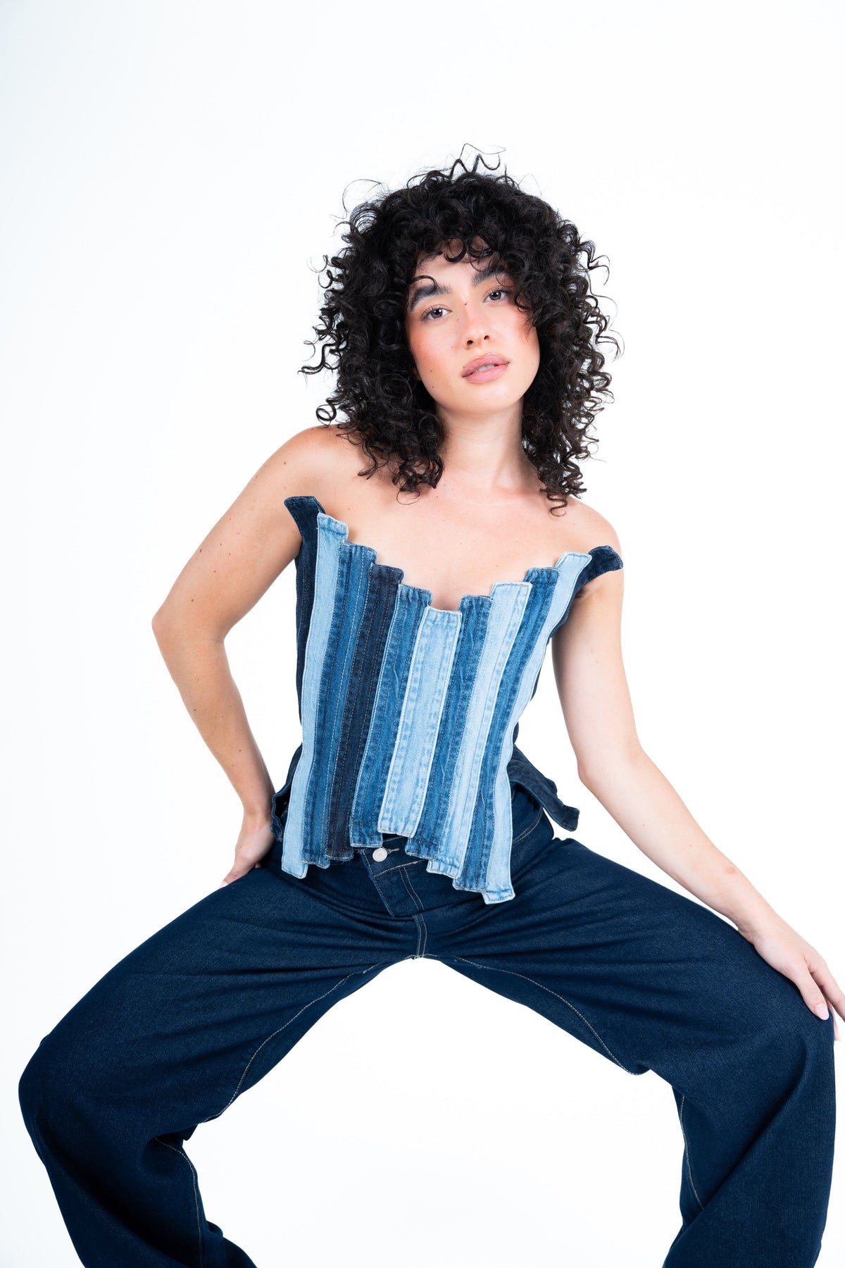 THE V CORSET