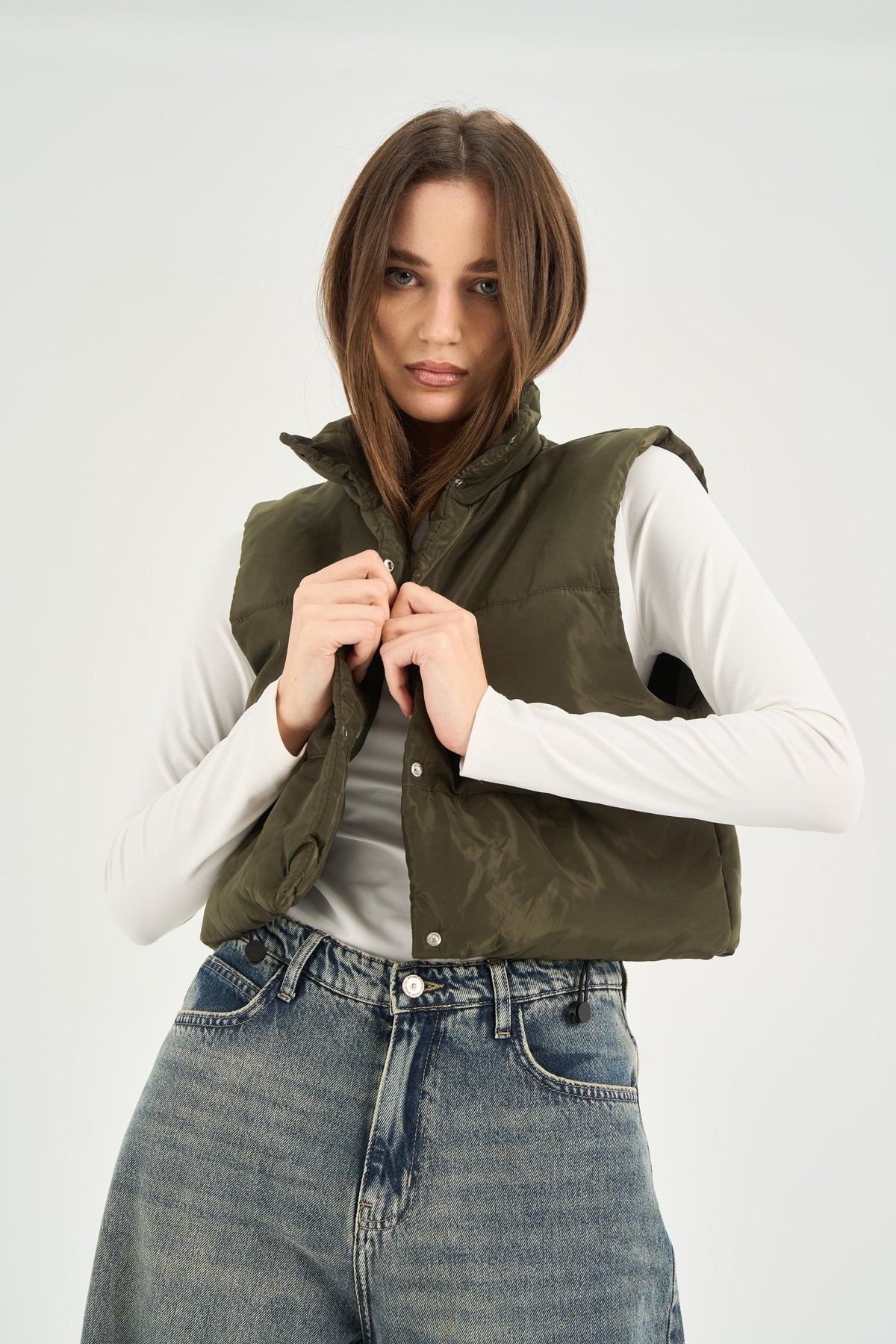سترة منتفخة باللون الزيتوني